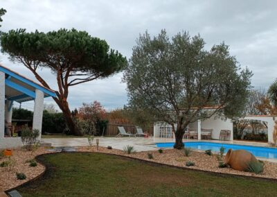 Aménagement de jardin à Martillac : massifs, terrain de pétanque et élagage